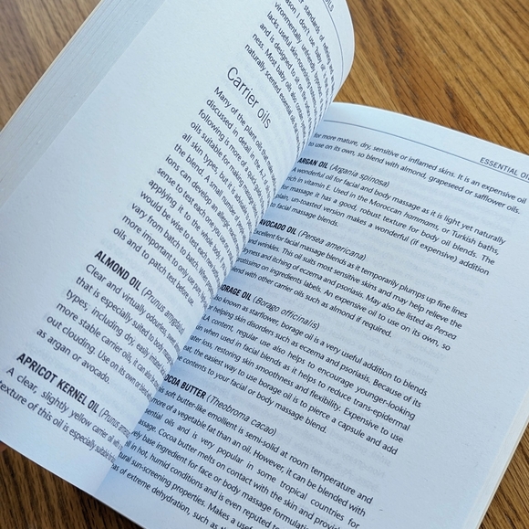 New Vital Oils: The Ultimate Guide to Radiant Beauty and Health By Liz Earle - Picture 5 of 5